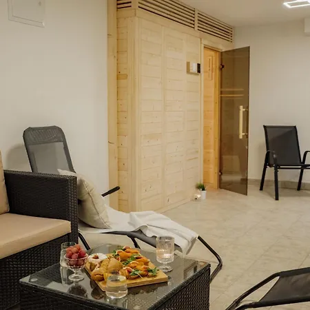 High Tatras Family Mansion With Sauna, Jacuzzi & Gym * Nova Lesna